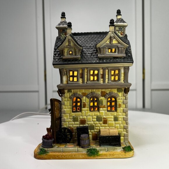 Lemax Village Livery Lighted Christmas Village Building (Damaged - Heavy Wear) - Picture 12 of 15